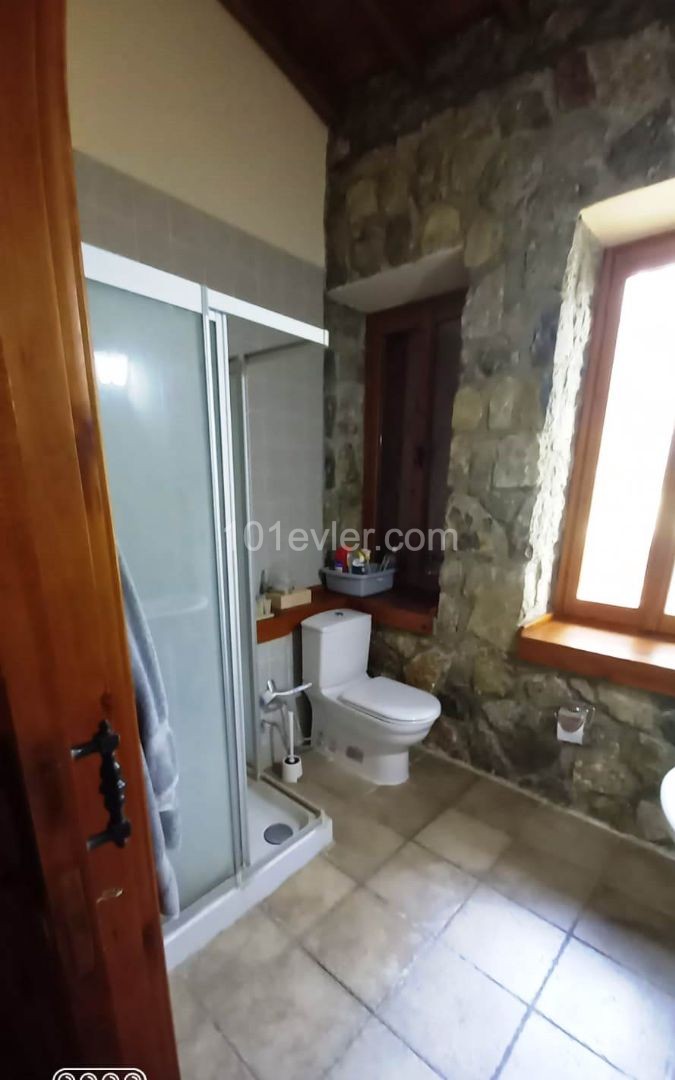 Don't you want a private life hidden right here....3 Bedroom stone house in elm. ** 