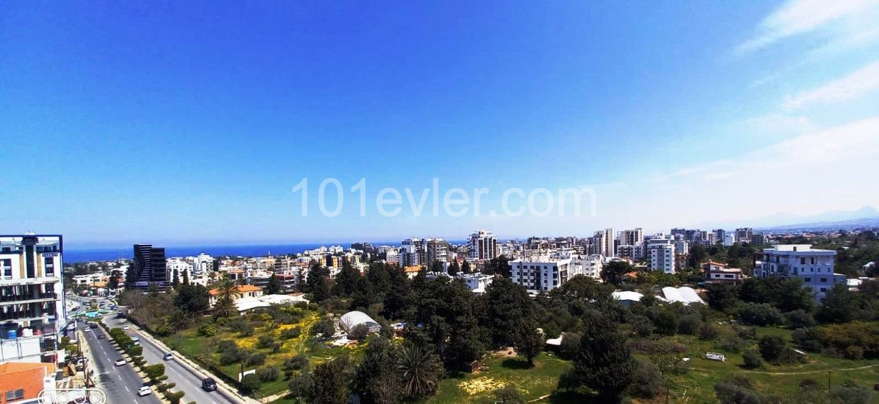 Girne merkezde EŞI BENZER SIZ 1 yatak odalı 120 mk kapalı alan+panoramık manzarası olan ful beyaz eşya klimalı pentouse.