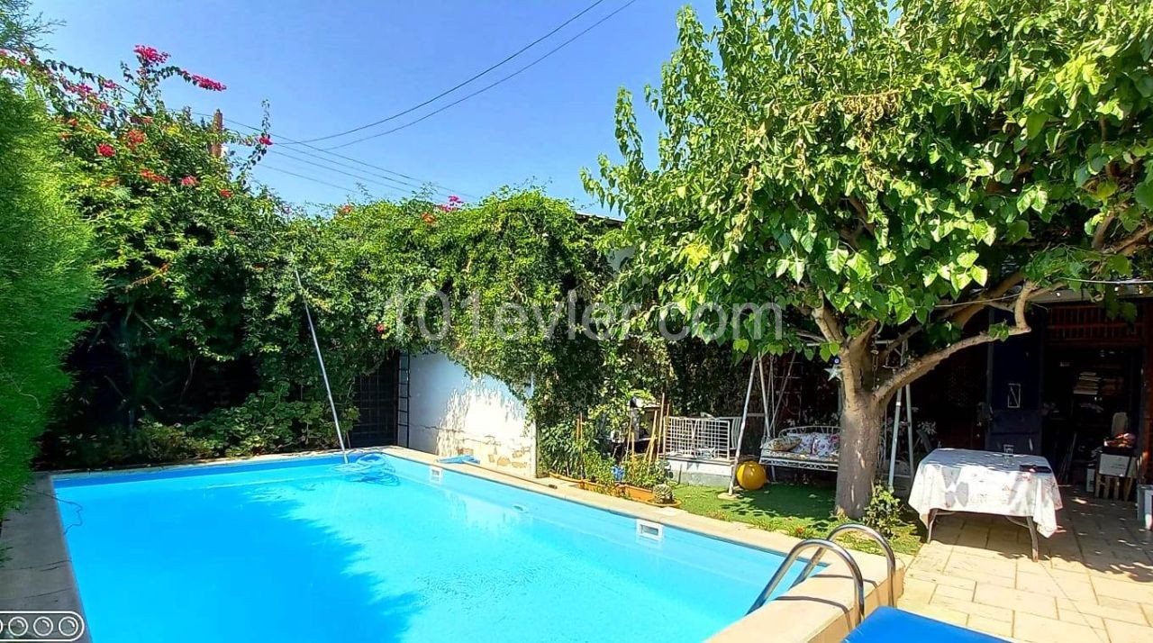 It is processed in the center of Kyrenia on the street / Cafe, office, etc.q/ a shop and a house with a pool suitable for every tour company. ** 