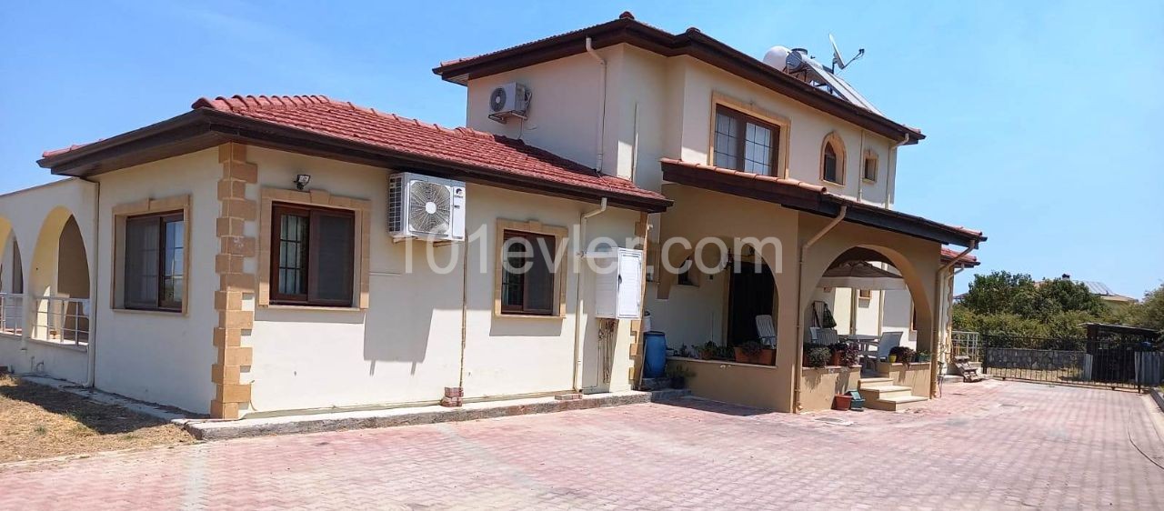 3+2 Classic Bungalow  with very easy access in a decent area of ​​Girne-Lapta