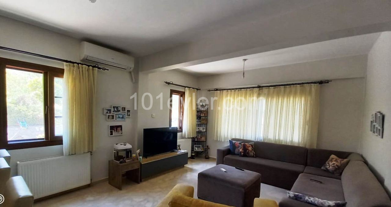 3+2 Classic Bungalow  with very easy access in a decent area of ​​Girne-Lapta