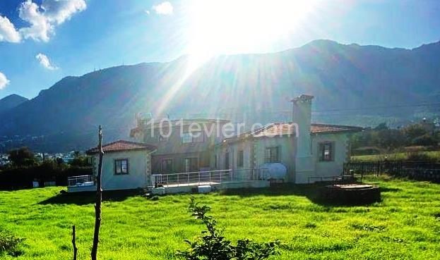 3+2 Classic Bungalow  with very easy access in a decent area of ​​Girne-Lapta