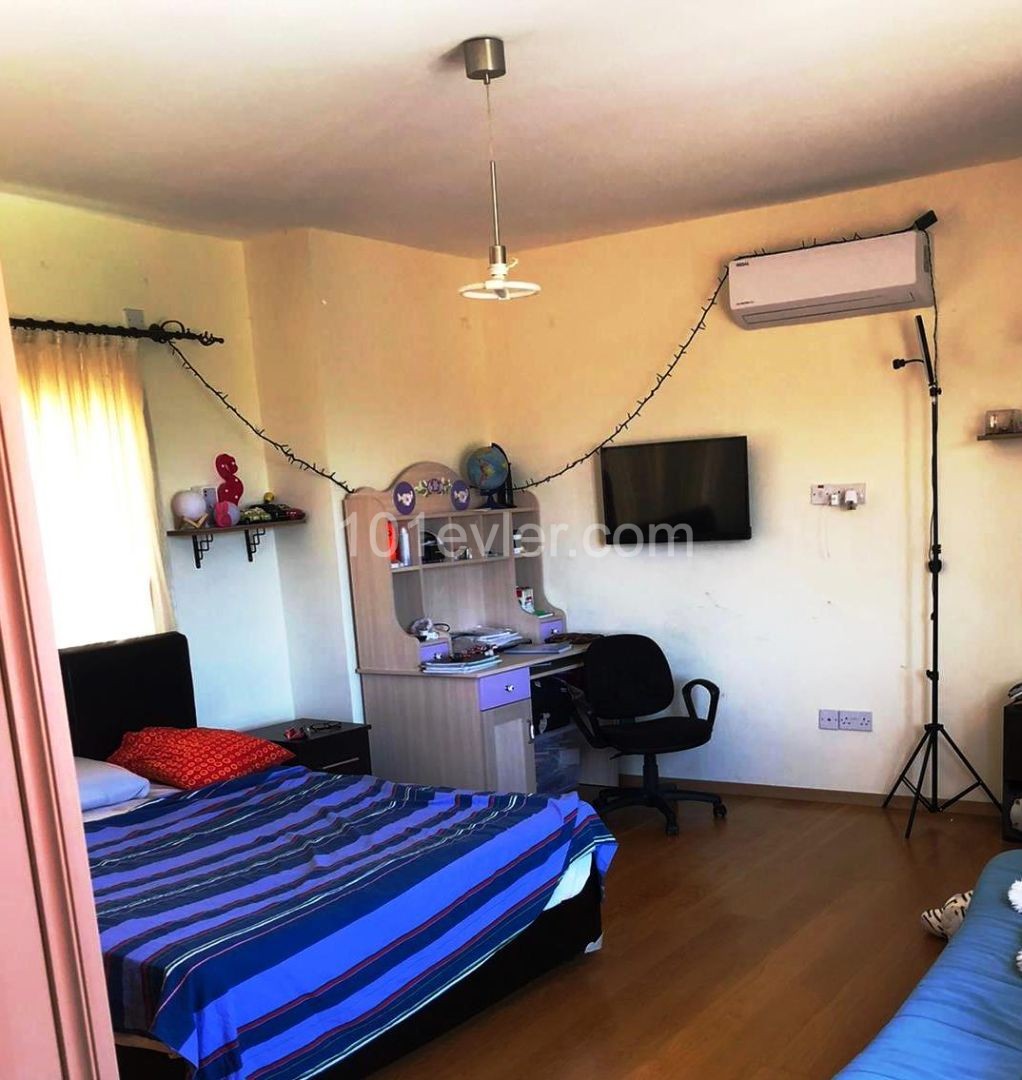 Girne-Lapta  koyun nezih bir bölgede  çok kolay ulaşım da 3+2  klasik   Bungalow.