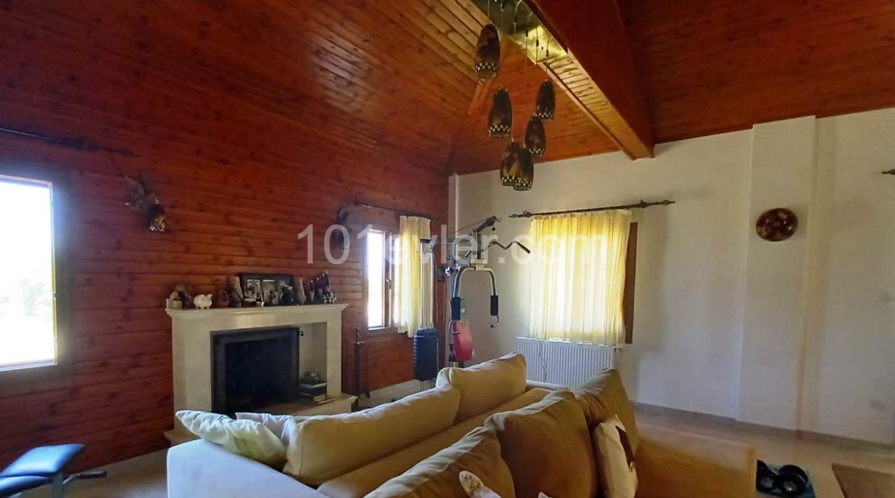 3+2 Classic Bungalow  with very easy access in a decent area of ​​Girne-Lapta