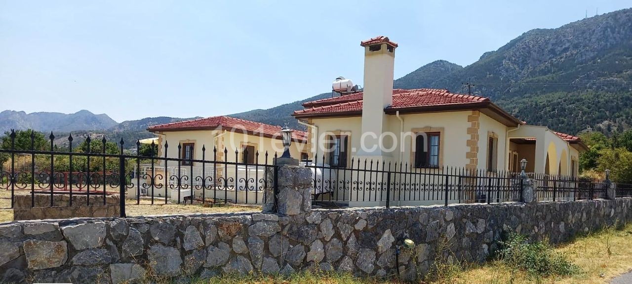 3+2 Classic Bungalow  with very easy access in a decent area of ​​Girne-Lapta