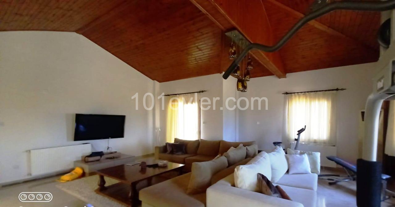 3+2 Classic Bungalow  with very easy access in a decent area of ​​Girne-Lapta