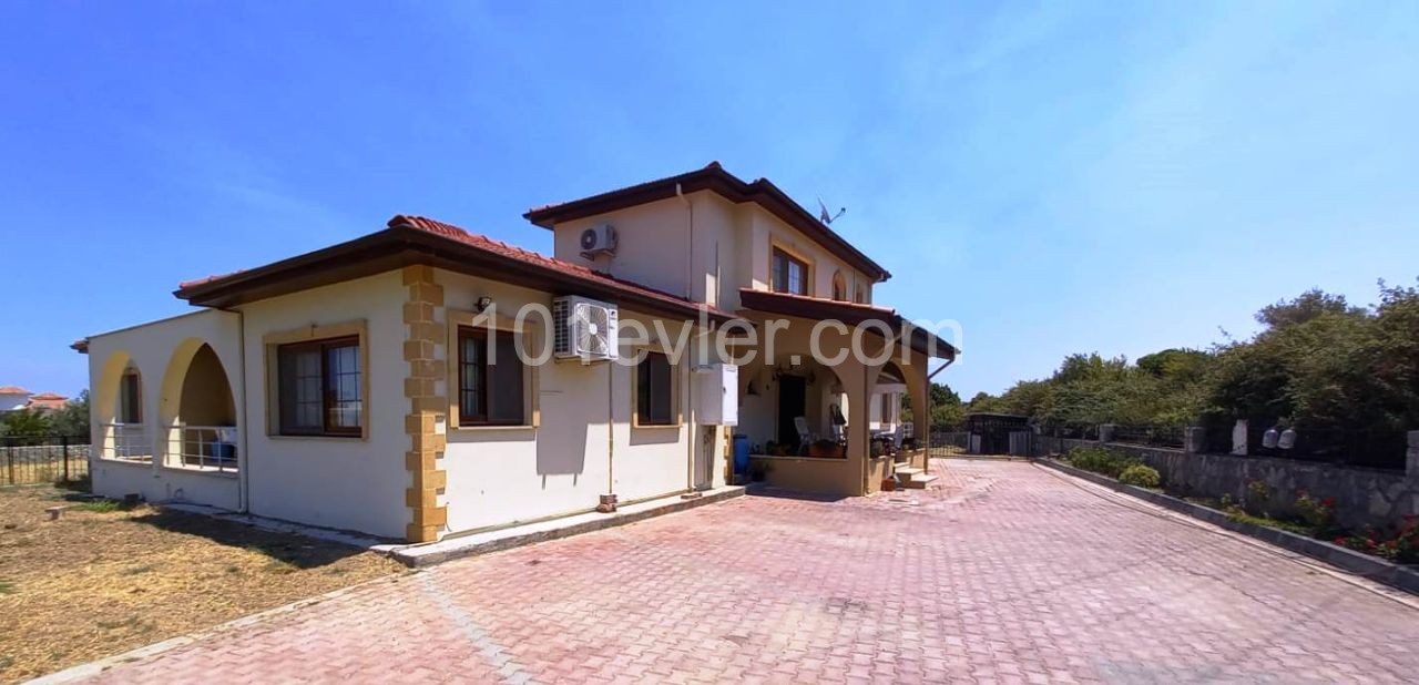 3+2 Classic Bungalow  with very easy access in a decent area of ​​Girne-Lapta