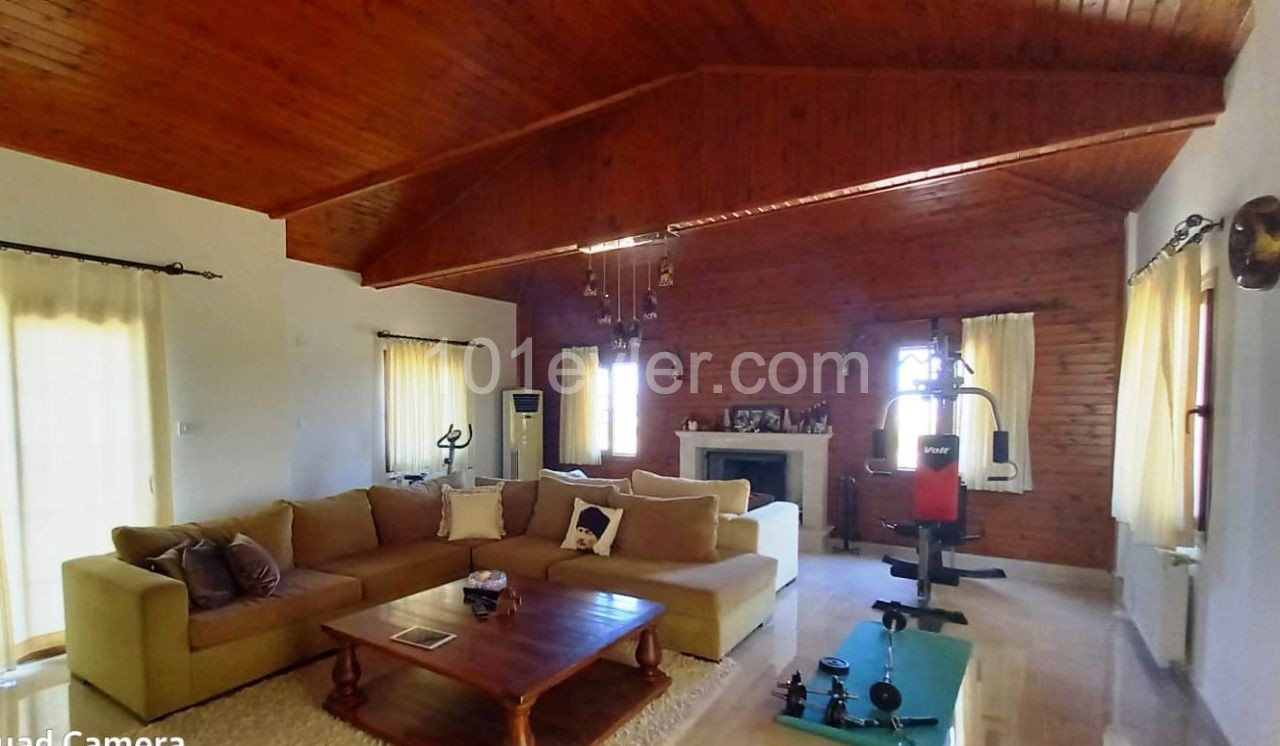 3+2 Classic Bungalow  with very easy access in a decent area of ​​Girne-Lapta