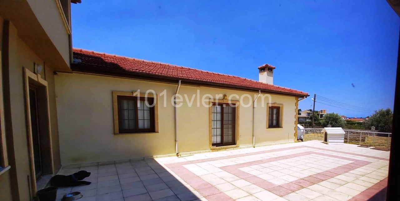 3+2 Classic Bungalow  with very easy access in a decent area of ​​Girne-Lapta