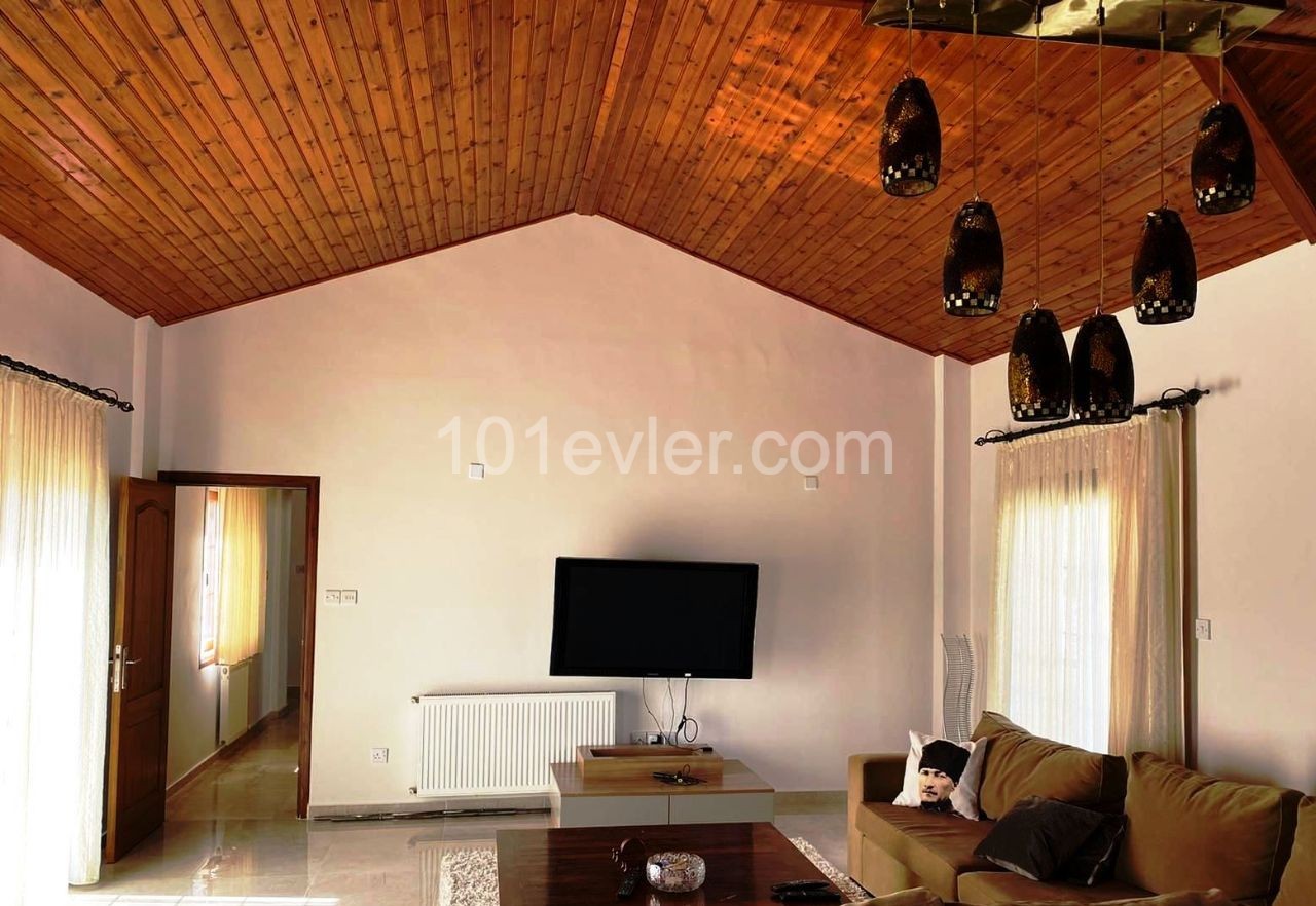 3+2 Classic Bungalow  with very easy access in a decent area of ​​Girne-Lapta