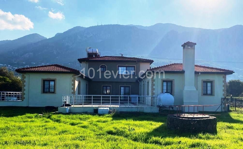 3+2 Classic Bungalow  with very easy access in a decent area of ​​Girne-Lapta