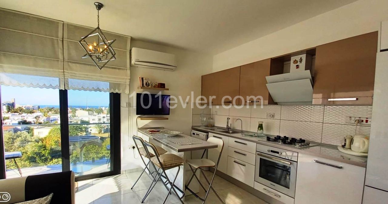 Voll möblierte Wohnung mit 2 Schlafzimmern im Grünen mit Blick auf die Stadt in Kyrenia-Karmarket ** 