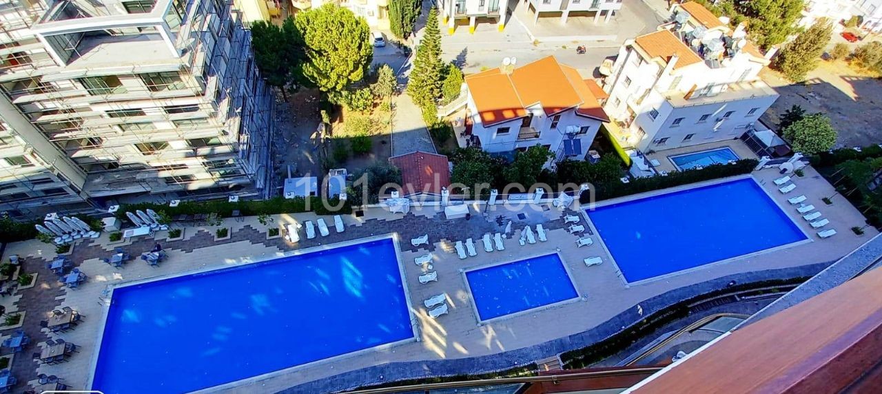 Girne merkezde lüks rezidans da  villa tadına panoramik manzaralı 200 mk  +120 mk balkonlu lüks daire .