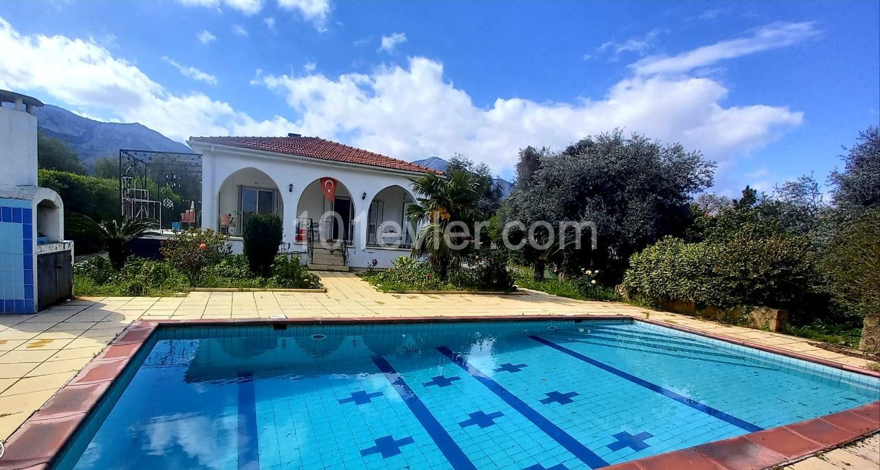 3 bedroom single storey house with private pool close to the main road in Çatalkoy. ** 