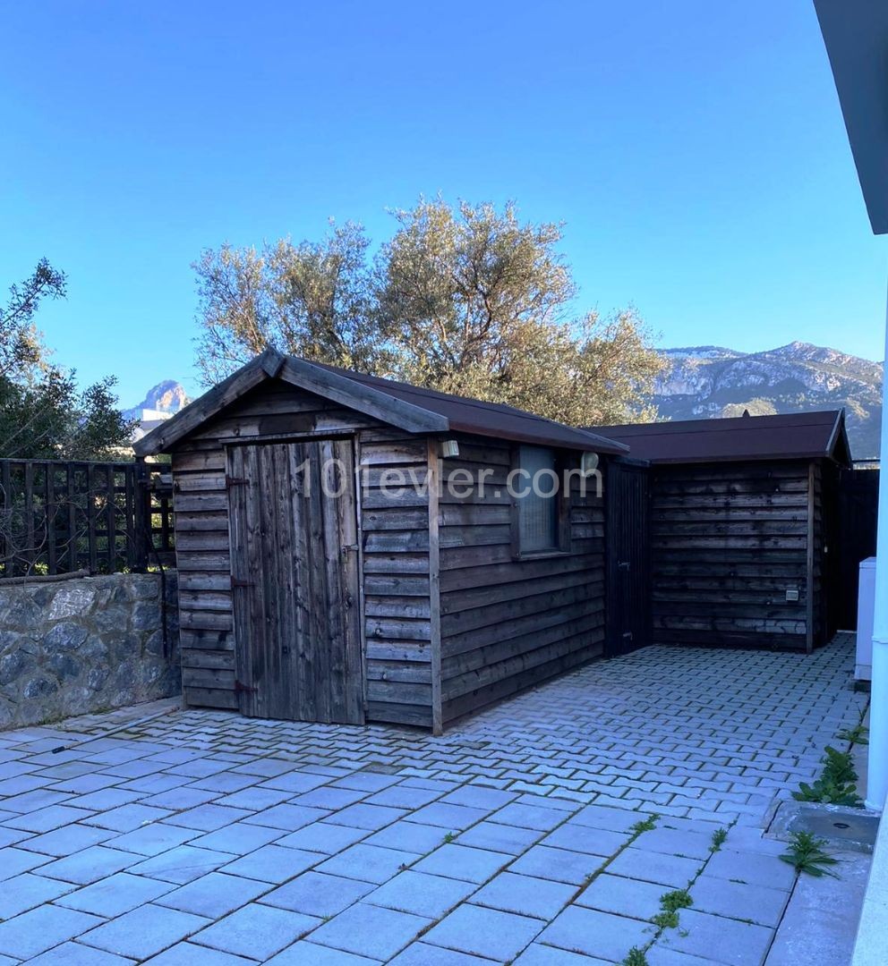 Kyrenia-Ozanköy 3+1 villa mit schönem Garten 3 Dusche WC nur weiße Ware und Vorhänge. **  ** 