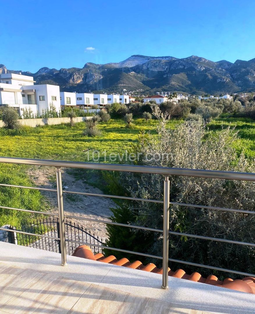 3 + 1 Villa with 3 shower toilets with a beautiful garden in Kyrenia -Ozankoy, only white goods and curtains. **  ** 