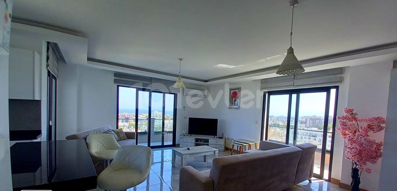 Einzelhaus auf der obersten Etage mit voller Terrasse mit Panoramablick im Zentrum von Kyrenia -2+1 voll möbliertes penthouse. **  ** 