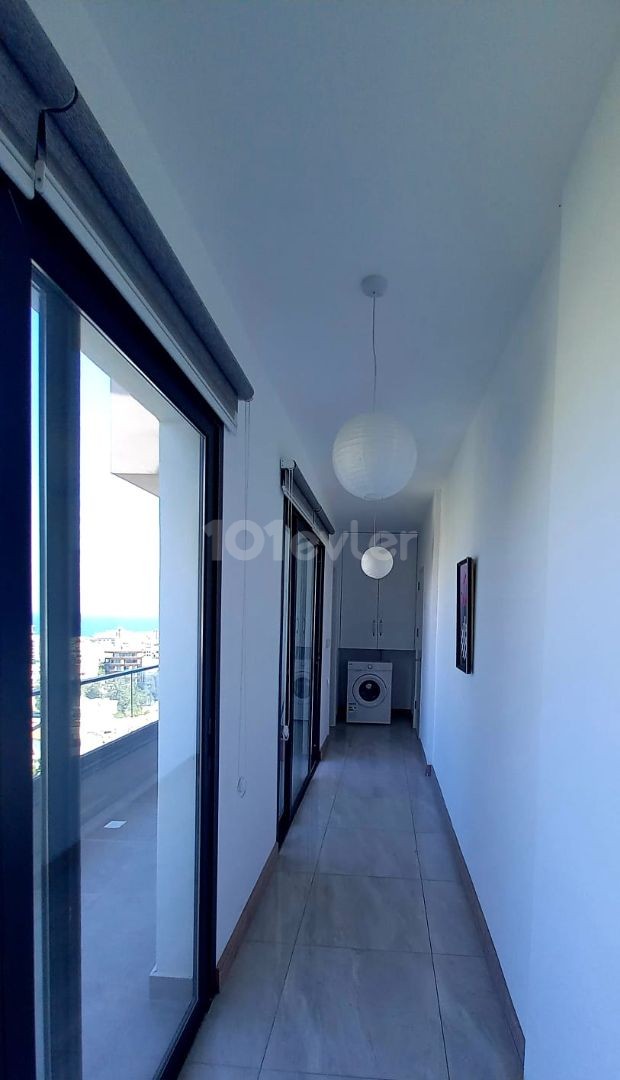 Einzelhaus auf der obersten Etage mit voller Terrasse mit Panoramablick im Zentrum von Kyrenia -2+1 voll möbliertes penthouse. **  ** 