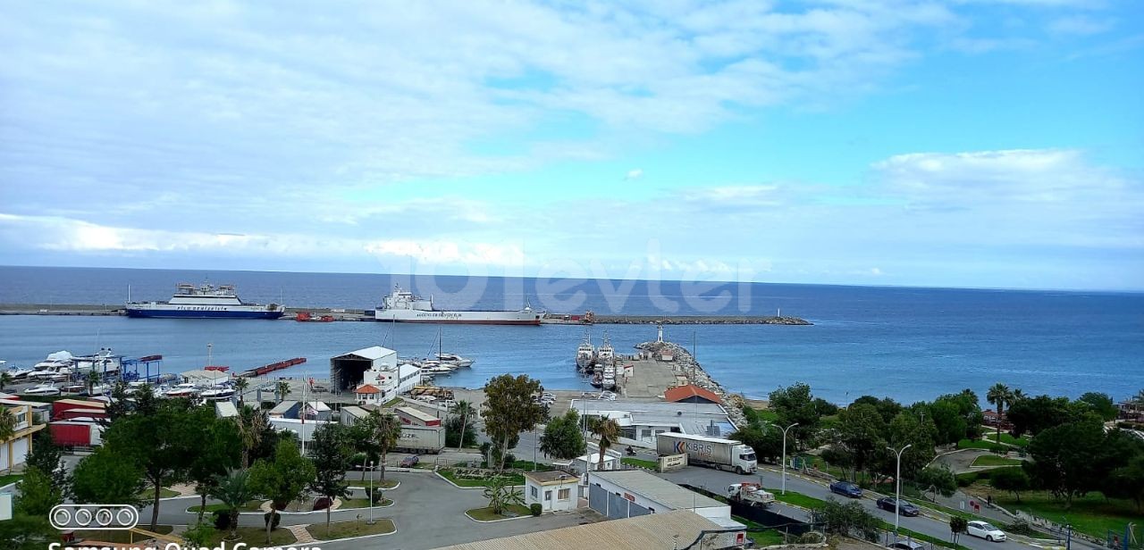 2+1 voll möblierte Wohnung mit Blick auf das Schloss am Fuße des LOrd palace Hotels im Zentrum von Kyrenia. **  ** 