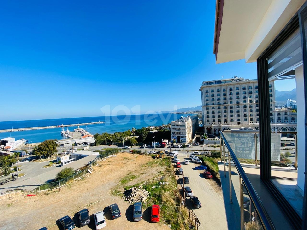 2+1 voll möblierte Wohnung mit Blick auf das Schloss am Fuße des LOrd palace Hotels im Zentrum von Kyrenia. **  ** 