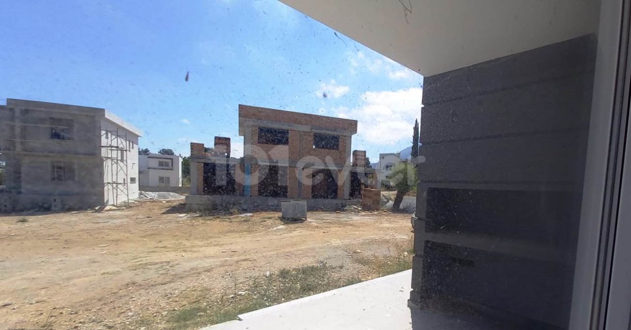 Girne-Çatalkoy de bitme aşamasında bahçe kat 2+1 Daire