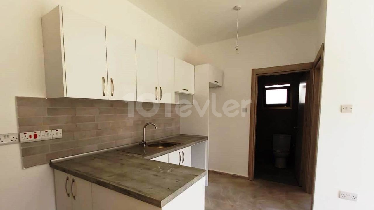 1-Zimmer-Apartments mit Garten und Terrasse mit türkischer Urkunde für Investitionen am Eingang der Kyrenia-Olivenhain-bucht. **  ** 