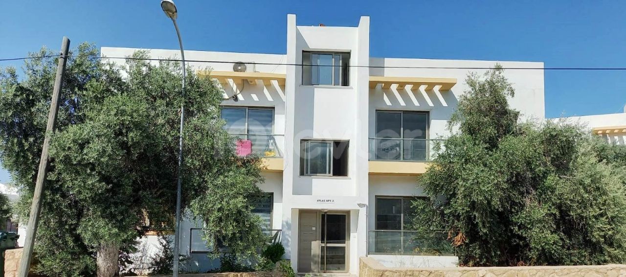 1-Zimmer-Apartments mit Garten und Terrasse mit türkischer Urkunde für Investitionen am Eingang der Kyrenia-Olivenhain-bucht. **  ** 