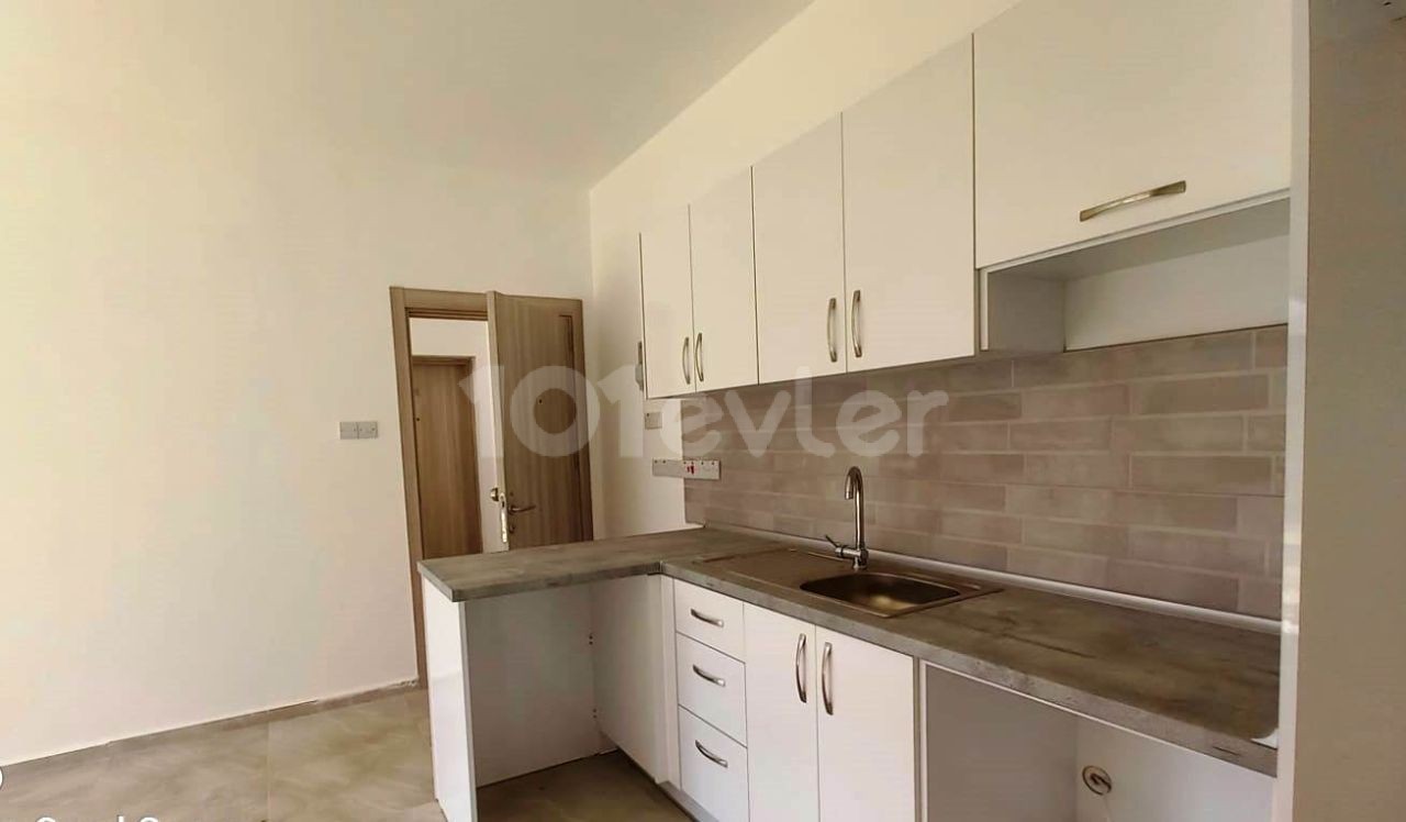 1-Zimmer-Apartments mit Garten und Terrasse mit türkischer Urkunde für Investitionen am Eingang der Kyrenia-Olivenhain-bucht. **  ** 