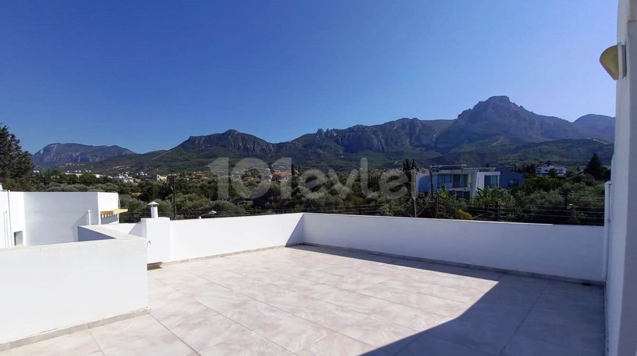 1-Zimmer-Apartments mit Garten und Terrasse mit türkischer Urkunde für Investitionen am Eingang der Kyrenia-Olivenhain-bucht. **  ** 