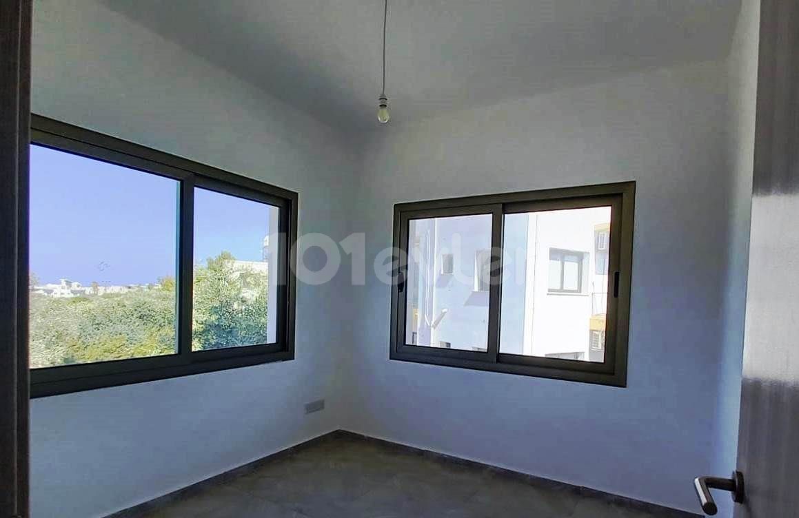 1-Zimmer-Apartments mit Garten und Terrasse mit türkischer Urkunde für Investitionen am Eingang der Kyrenia-Olivenhain-bucht. **  ** 