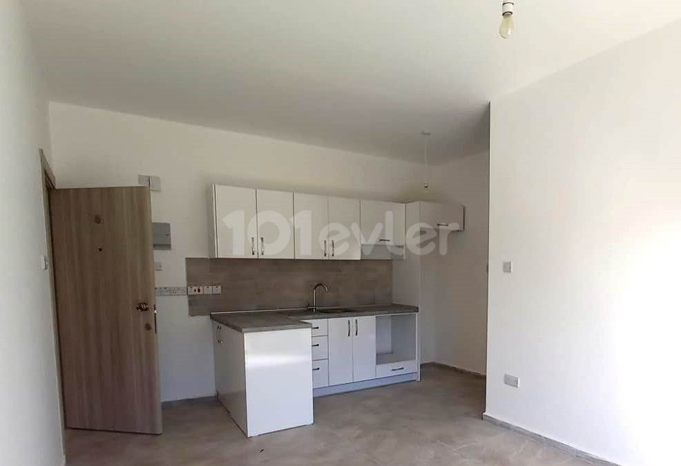 1-Zimmer-Apartments mit Garten und Terrasse mit türkischer Urkunde für Investitionen am Eingang der Kyrenia-Olivenhain-bucht. **  ** 