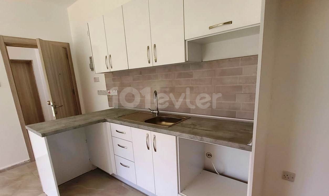 1-Zimmer-Apartments mit Garten und Terrasse mit türkischer Urkunde für Investitionen am Eingang der Kyrenia-Olivenhain-bucht. **  ** 