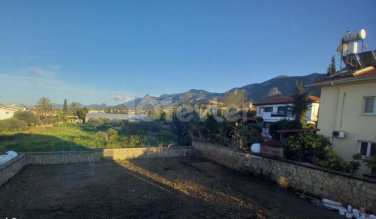 4+1 UNMÖBLIERTE VILLA IN DER NÄHE DER ALTEN ENGLISCHEN SCHULE IN DER GEGEND VON GIRNE-BELLAPAIS