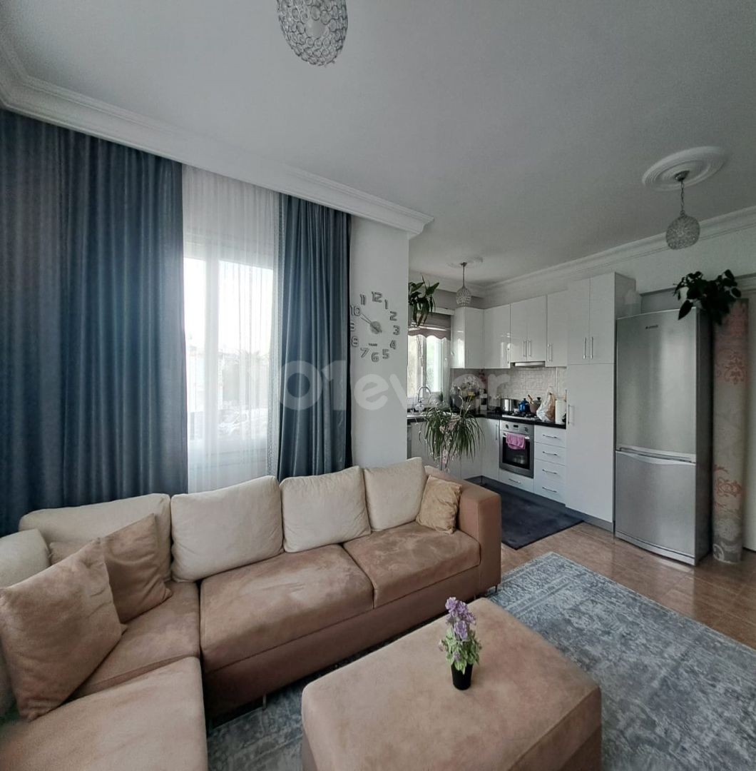 Beautiful 2-bedroom apartment in a 2-storey building in Girne-Zeytinlik. URGENT SALE.