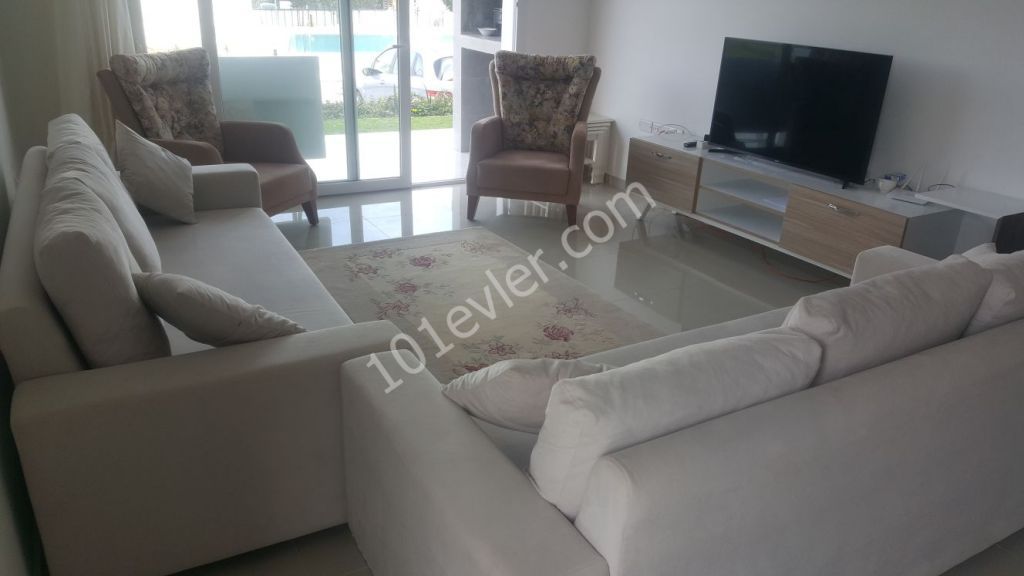 GİRNE KARAOĞLANOĞLUNDA HAVUZLU SİTEDE SATILIK 3+1 LUX DAİRE