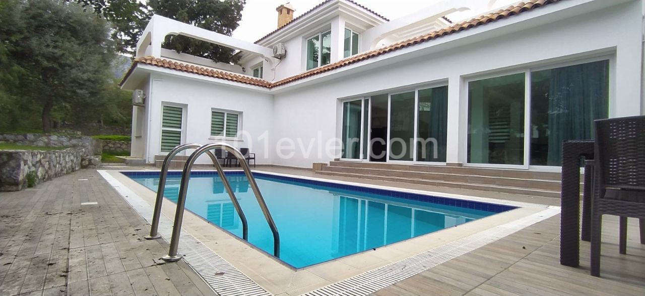 MODERNE VILLA MIT 4+1 POOL ZUM VERKAUF IN BELLAPAIS IM ZENTRUM VON KYRENIA ** 