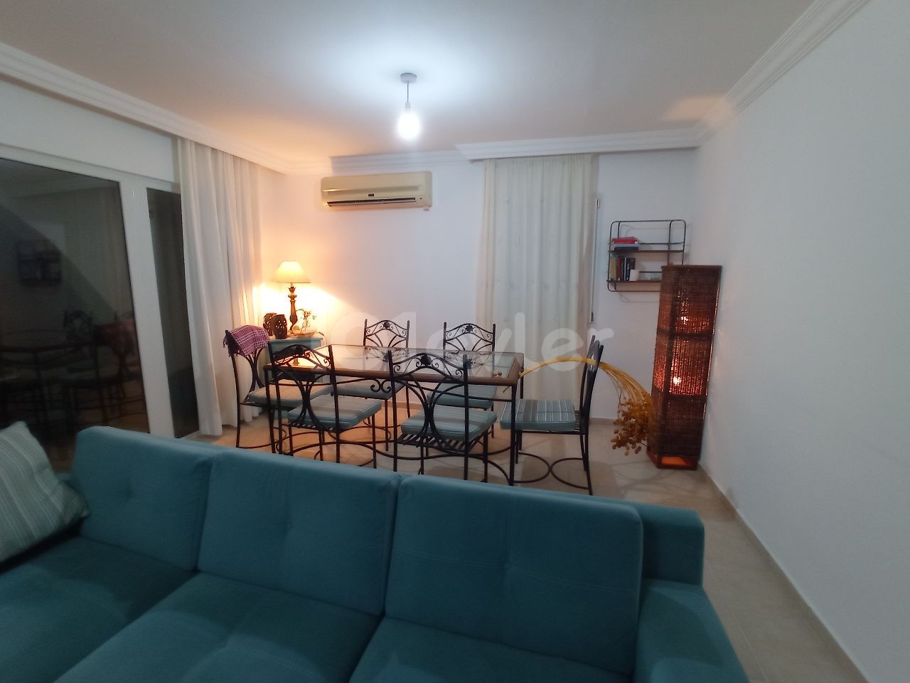 3+1 apartment for daily rent in a complex with pool in the center of Kyrenia 