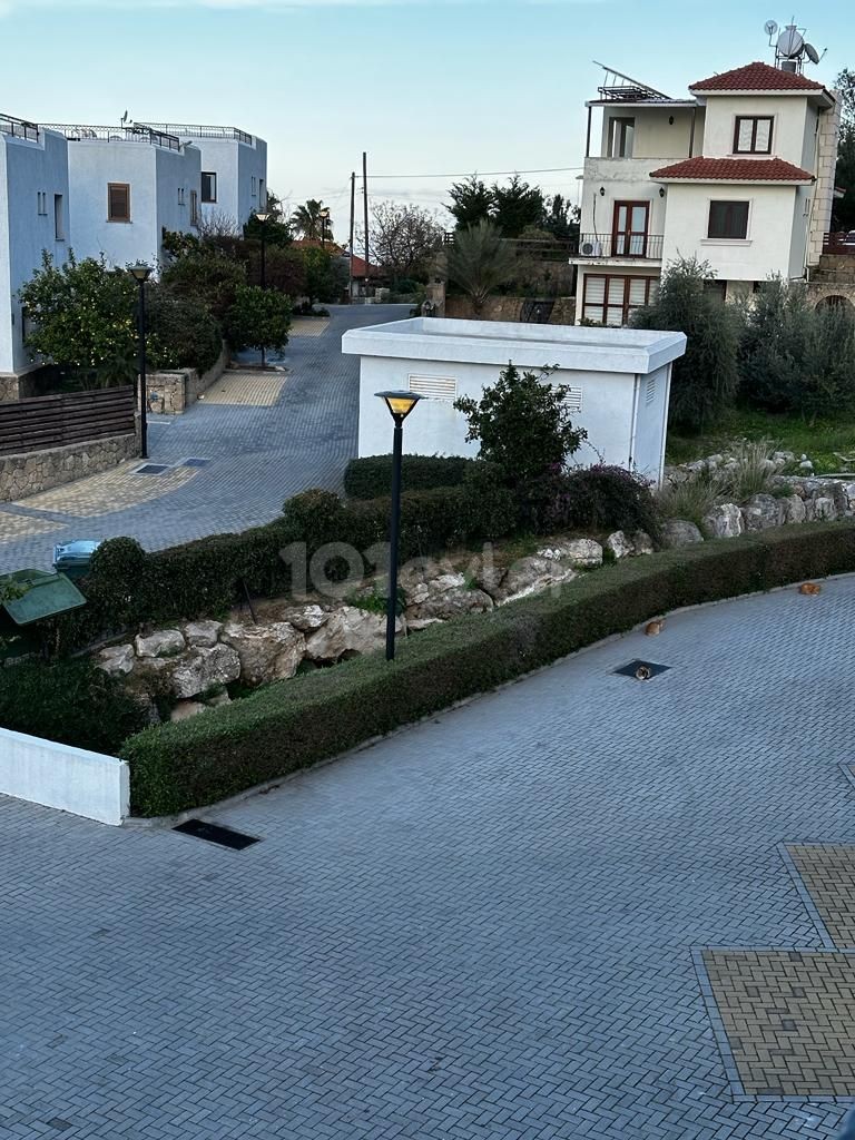 2+1 villa with communal pool for rent in Edremit Karmi region