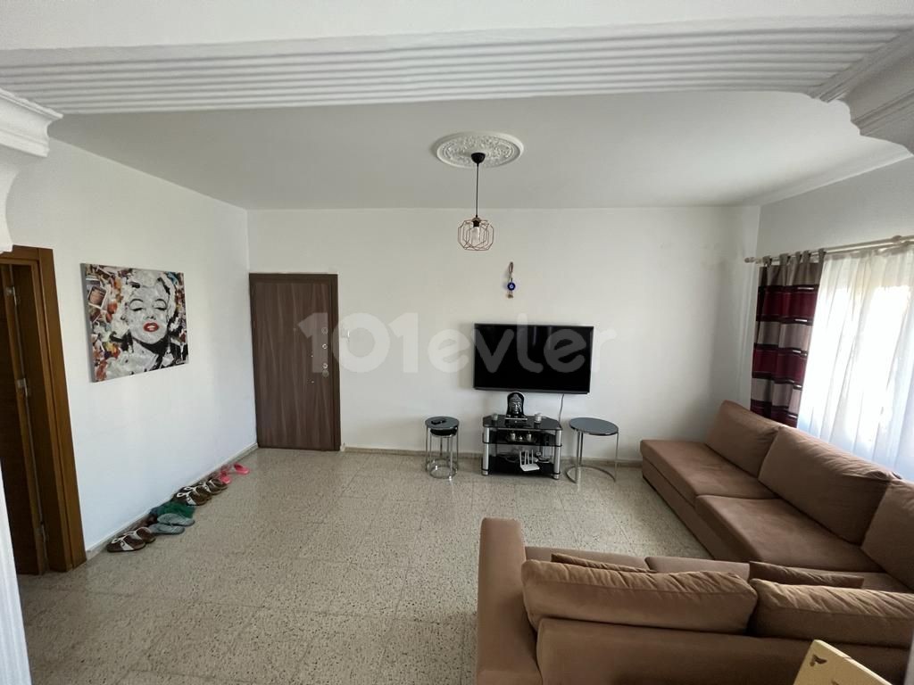 FULLY FURNISHED 3+1 APARTMENT FOR RENT IN THE CENTER OF GIRNE 