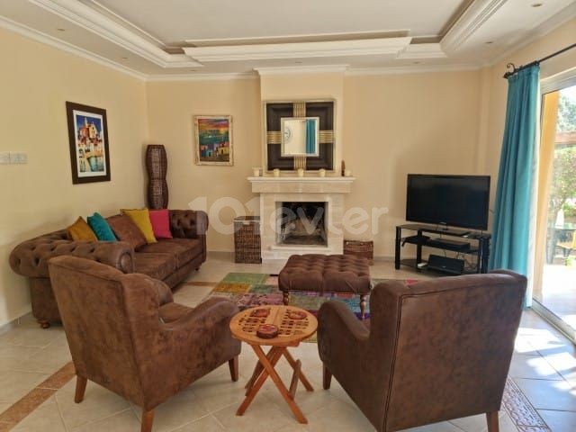 3+1 135m2 bungalow with shared pool for daily rent in Ozanköy