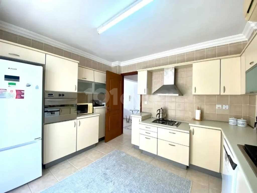 Girne patara sitesinde kiralık 3+1 daire 