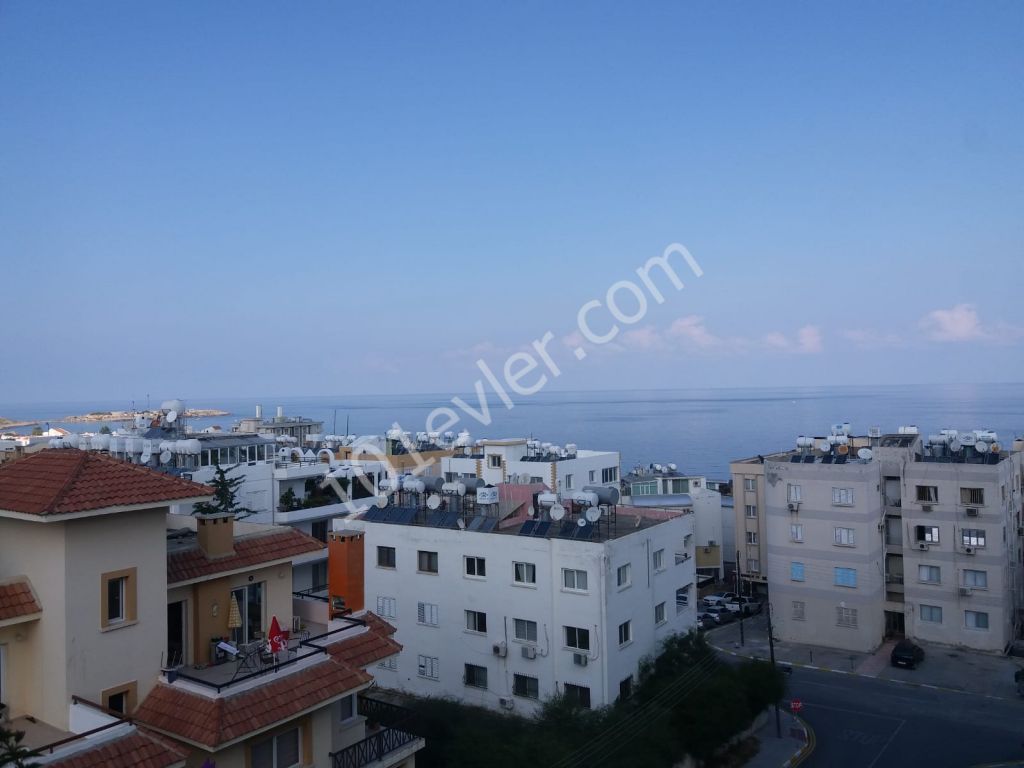 Girne merkez'de harika deniz manzaralı , 140 m2 / 3+1 Satılık lüks daire