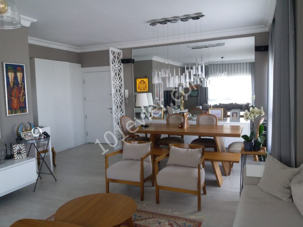 Girne merkez'de harika deniz manzaralı , 140 m2 / 3+1 Satılık lüks daire