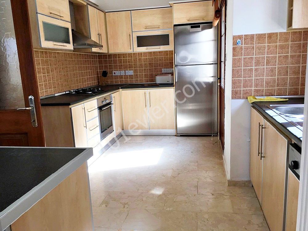 Girne merkez'de KELEPİR FİYATA SATILIK 3+1 DAİRE