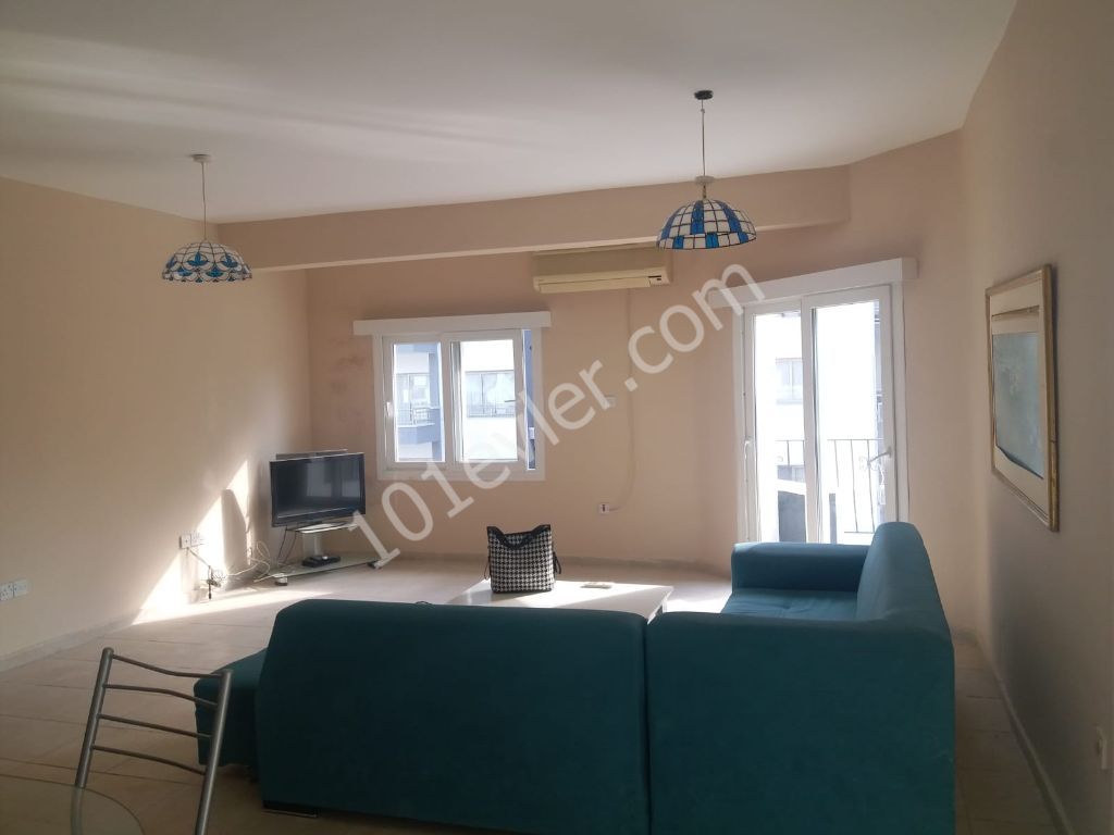 Girne kaşgar bölgesinde 120 m2 yaşam alanına sahip geniş salon ve 2 banyolu satılık 3+1 daire