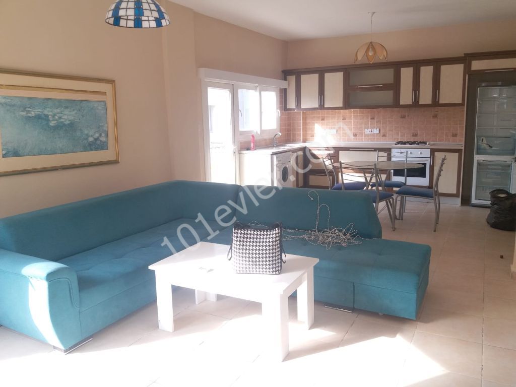 Girne kaşgar bölgesinde 120 m2 yaşam alanına sahip geniş salon ve 2 banyolu satılık 3+1 daire