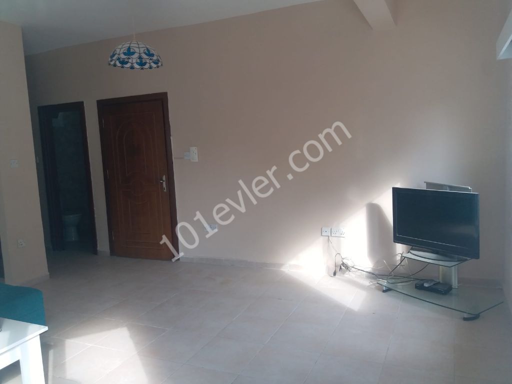 Girne kaşgar bölgesinde 120 m2 yaşam alanına sahip geniş salon ve 2 banyolu satılık 3+1 daire