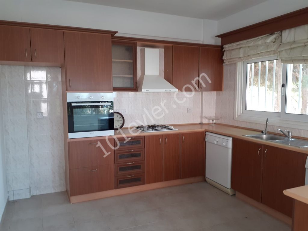 Villa For Sale in Girne Merkez, Kyrenia