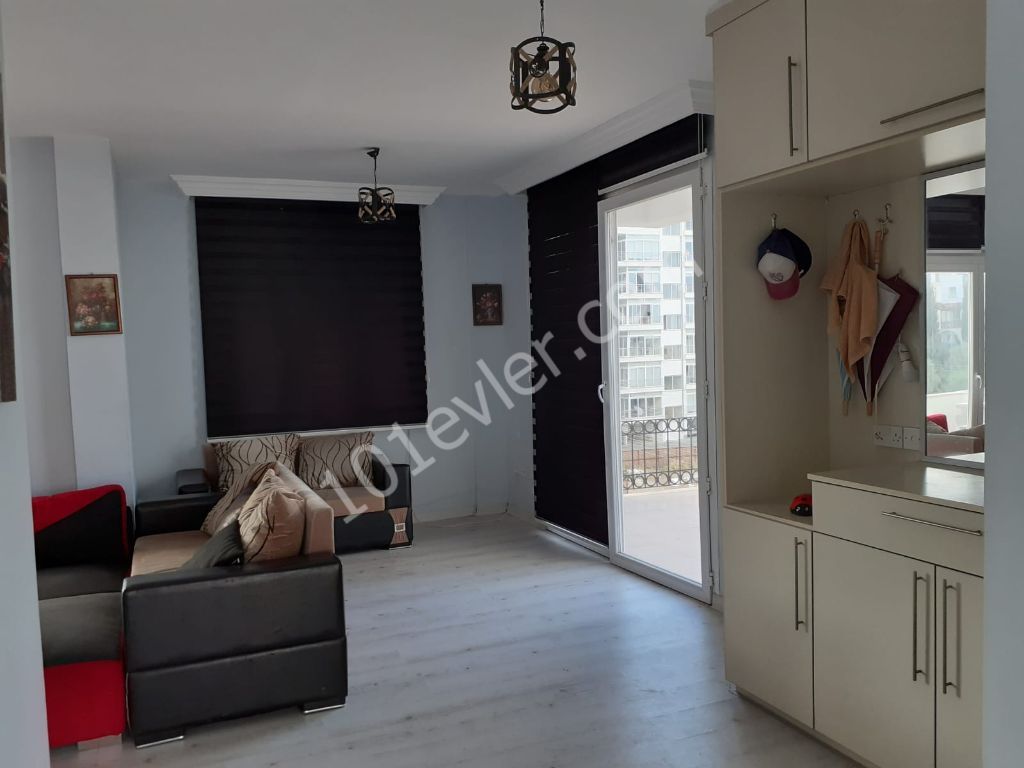 Girne merkez'de dört tarafı balkonlarla çevrili satılık 3+1 penthouse / binada tek penthouse !