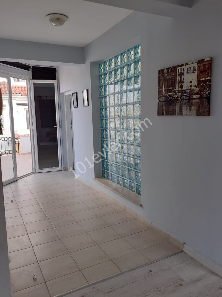 Girne merkez'de dört tarafı balkonlarla çevrili satılık 3+1 penthouse / binada tek penthouse !